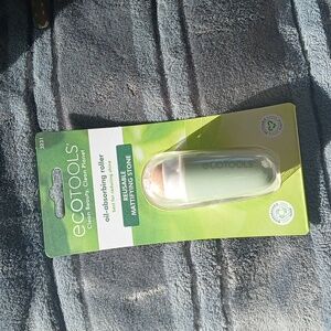 EcoTools Oil-Absorbing Roller - Light Green and Beige
